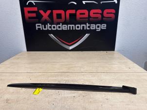 Usagé Cadre pare-brise Peugeot 3008 II (M4/MC/MJ/MR) 1.2 12V PureTech Hybrid 48V Prix € 29,00 Règlement à la marge proposé par Express Autodemontage