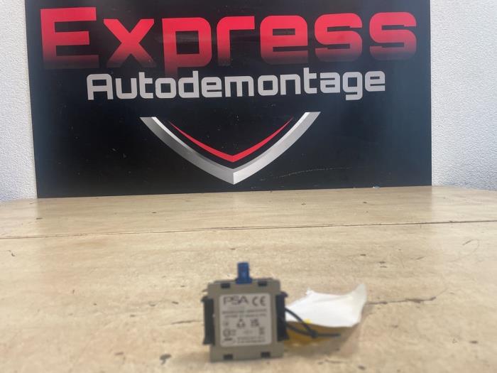 Używane Antena GPS Opel Corsa F (UB/UH/UP) Electric, Corsa-e 50kWh Cena € 24,00 Procedura marży oferowane przez Express Autodemontage