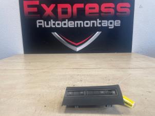 Usados Interruptor (varios) Peugeot 3008 II (M4/MC/MJ/MR) 1.2 12V PureTech Hybrid 48V Precio € 30,00 Norma de margen ofrecido por Express Autodemontage