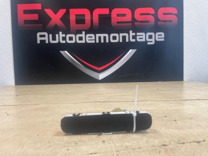 Begagnade Innerdisplay Chevrolet Spark (M300) 1.0 16V Pris € 9,00 Marginaltabell erbjuds av Express Autodemontage