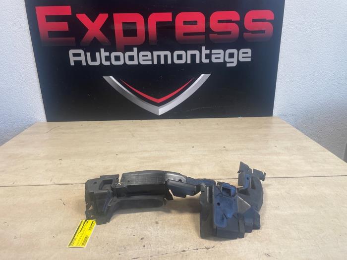 Begagnade Lufttratt Peugeot Expert (V1/VA/VB/VE/VF/VT/VY) 1.6 Blue HDi 95 16V Pris € 40,00 Marginaltabell erbjuds av Express Autodemontage