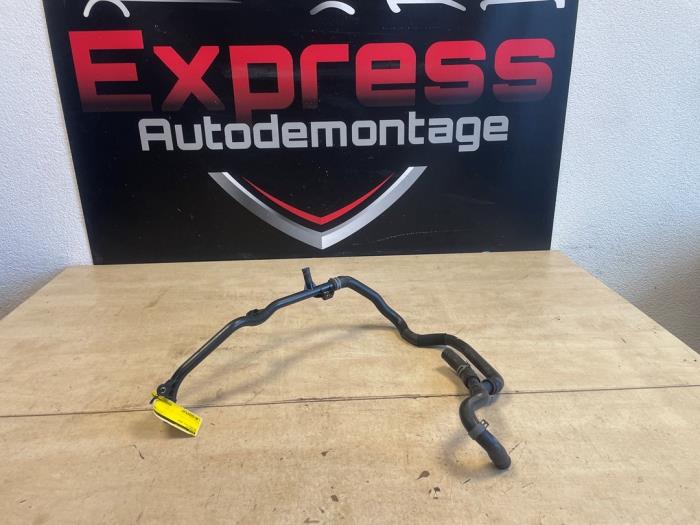 Begagnade Vattenrör Volkswagen Polo VI (AW1) 1.0 TSI 12V Pris € 35,00 Marginaltabell erbjuds av Express Autodemontage