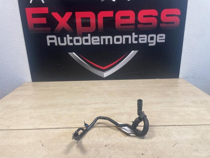 Begagnade Vattenrör Volkswagen Golf VII (AUA) 1.6 TDI 16V Pris € 15,00 Marginaltabell erbjuds av Express Autodemontage