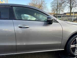 Używane Drzwi prawe przednie wersja 4-drzwiowa Mercedes CLA Shooting Brake (118.6) 1.3 CLA-250 e Turbo 16V Cena € 750,00 Procedura marży oferowane przez Express Autodemontage