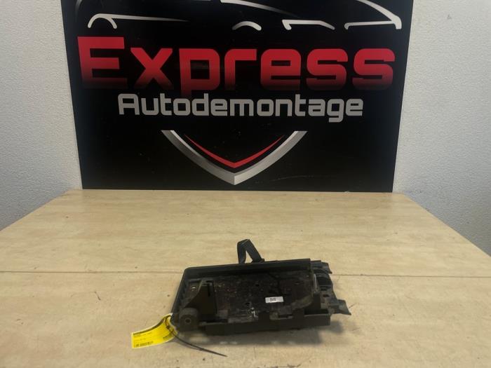 Begagnade Batterilåda Mercedes CLA Shooting Brake (118.6) 1.3 CLA-250 e Turbo 16V Pris € 29,00 Marginaltabell erbjuds av Express Autodemontage