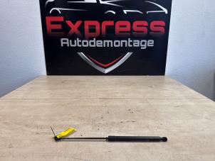 Begagnade Gasfjäder, höger bak Peugeot 208 II (UB/UH/UP) 1.2 Vti 12V PureTech 100 Pris € 36,30 Inklusive moms erbjuds av Express Autodemontage