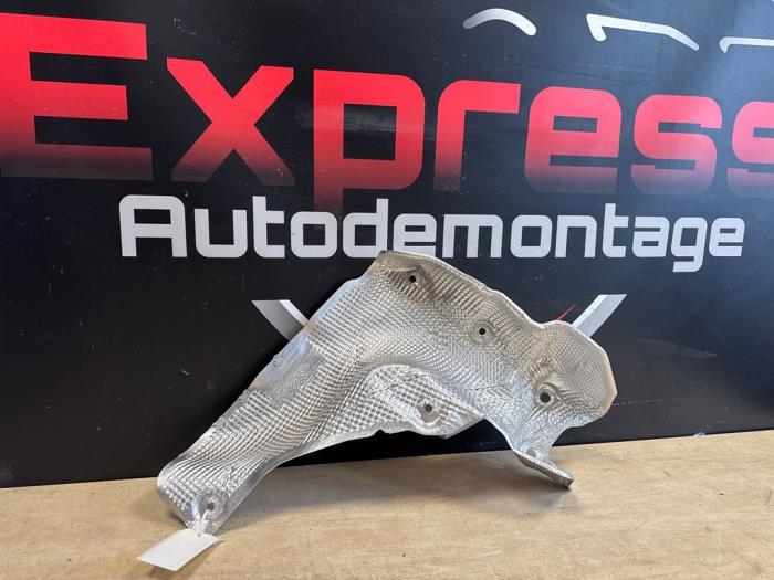 Begagnade Värmesköld Peugeot 3008 Pris € 75,00 Marginaltabell erbjuds av Express Autodemontage
