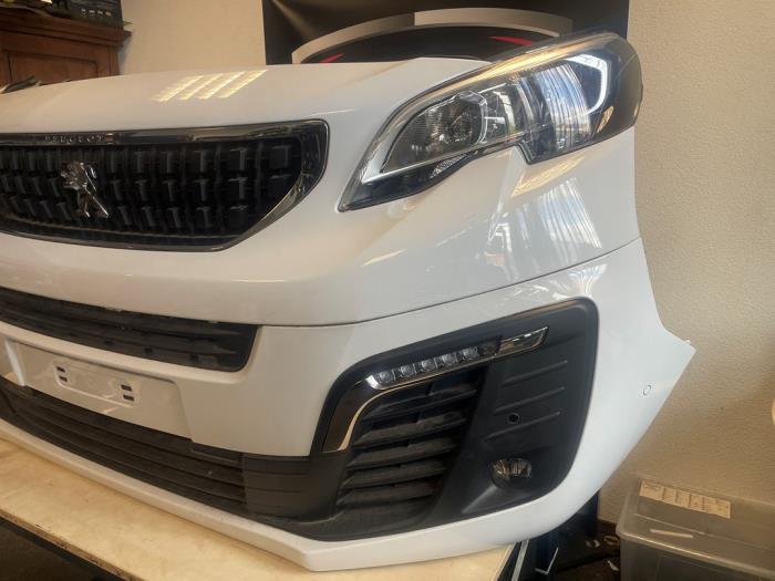 Front (komplett) från en Peugeot Expert (V1/VA/VB/VE/VF/VT/VY) 2.0 Blue HDi 145 16V 2023