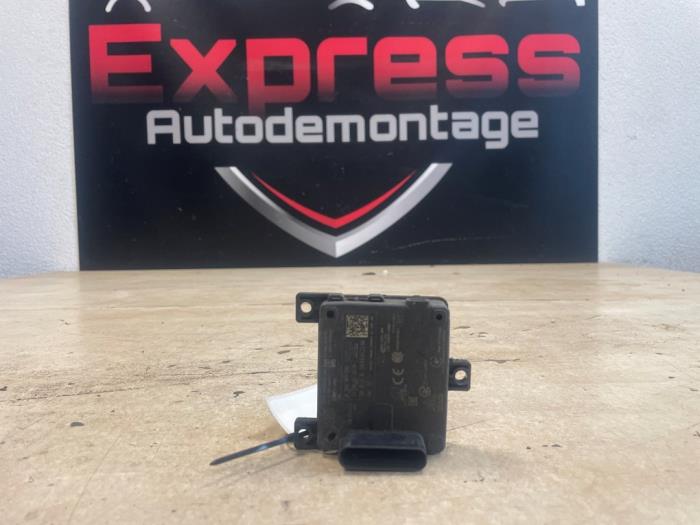 Begagnade Radarsensor Opel Astra L Sports Tourer (F4/FC/FN/FR) Pris € 185,00 Marginaltabell erbjuds av Express Autodemontage