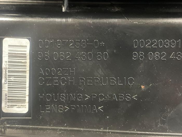 Baklykta, höger från en Peugeot Expert (V1/VA/VB/VE/VF/VT/VY) 2.0 Blue HDi 145 16V 2023