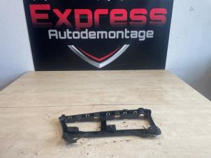 Begagnade Stötfångarfäste, höger bak Peugeot Expert (V1/VA/VB/VE/VF/VT/VY) 2.0 Blue HDi 145 16V Pris € 19,00 Marginaltabell erbjuds av Express Autodemontage