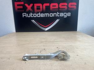 Begagnade Gångjärn, motorhuv Peugeot Expert (V1/VA/VB/VE/VF/VT/VY) 2.0 Blue HDi 145 16V Pris € 40,00 Marginaltabell erbjuds av Express Autodemontage