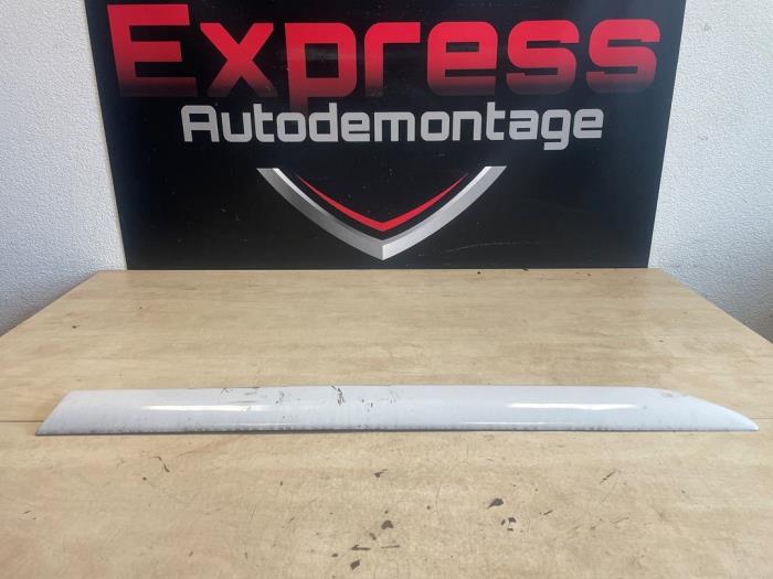 Dekorstripe från en Peugeot Expert (V1/VA/VB/VE/VF/VT/VY) 2.0 Blue HDi 145 16V 2023