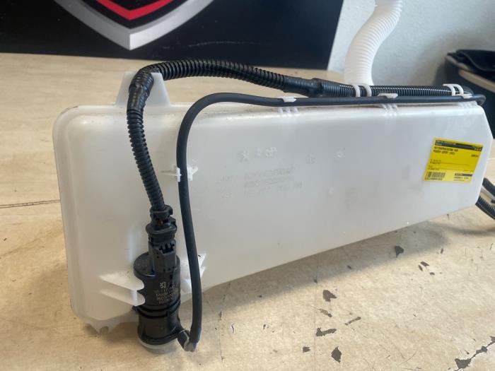 Spolartank, vindruta från en Peugeot Expert (V1/VA/VB/VE/VF/VT/VY) 2.0 Blue HDi 145 16V 2023