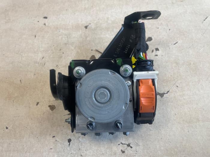 ABS-pump från en Peugeot Expert (V1/VA/VB/VE/VF/VT/VY) 2.0 Blue HDi 145 16V 2023