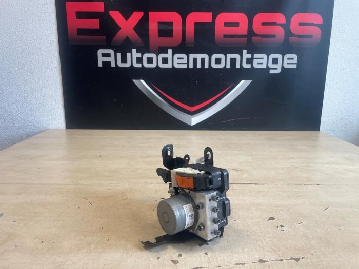 ABS-pump från en Peugeot Expert (V1/VA/VB/VE/VF/VT/VY) 2.0 Blue HDi 145 16V 2023