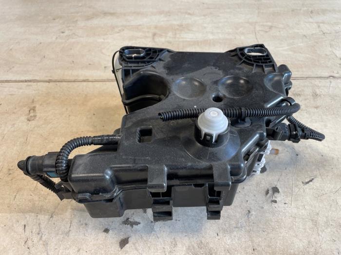 Tillsatsmedelstank från en Peugeot Expert (V1/VA/VB/VE/VF/VT/VY) 2.0 Blue HDi 145 16V 2023