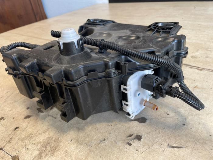 Tillsatsmedelstank från en Peugeot Expert (V1/VA/VB/VE/VF/VT/VY) 2.0 Blue HDi 145 16V 2023