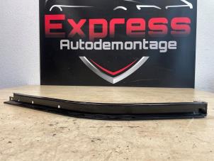 Begagnade Skena, skjutdörr, höger Peugeot Expert (V1/VA/VB/VE/VF/VT/VY) 2.0 Blue HDi 145 16V Pris på förfrågan erbjuds av Express Autodemontage