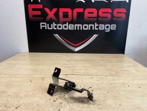 Begagnade Rullskena, skjutdörr, höger Peugeot Expert (V1/VA/VB/VE/VF/VT/VY) 2.0 Blue HDi 145 16V Pris € 70,00 Marginaltabell erbjuds av Express Autodemontage