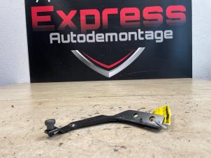 Begagnade Rullskena, skjutdörr, höger Peugeot Expert (V1/VA/VB/VE/VF/VT/VY) 2.0 Blue HDi 145 16V Pris € 30,00 Marginaltabell erbjuds av Express Autodemontage