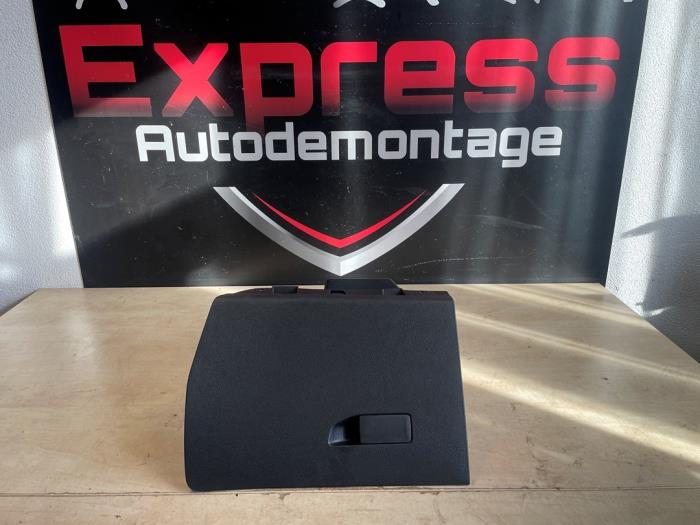 Handskfack från en Peugeot Expert (V1/VA/VB/VE/VF/VT/VY) 2.0 Blue HDi 145 16V 2023