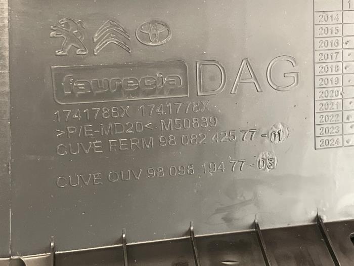 Handskfack från en Peugeot Expert (V1/VA/VB/VE/VF/VT/VY) 2.0 Blue HDi 145 16V 2023
