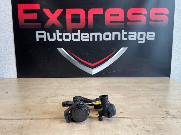 Begagnade Extra vattenpump Opel Astra L (F3/FB/FM/FP) Pris på förfrågan erbjuds av Express Autodemontage