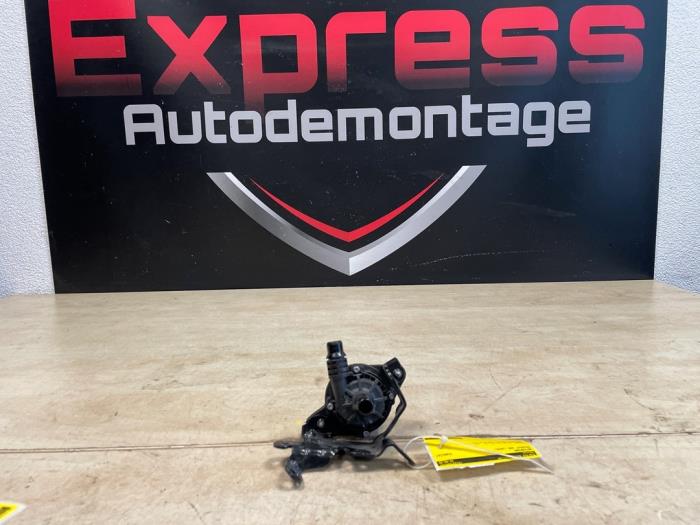 Begagnade Vattenpump Peugeot 208 II (UB/UH/UP) 1.2 Hybrid 136 Pris € 90,00 Marginaltabell erbjuds av Express Autodemontage