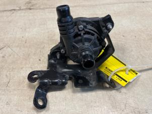 Pompe à eau d'un Peugeot 208 II (UB/UH/UP) 1.2 Hybrid 136 2025