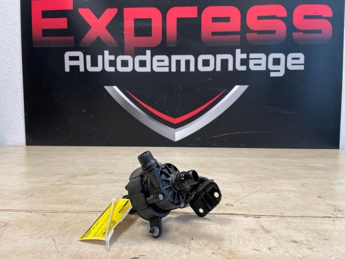 Begagnade Vattenpump Peugeot 208 II (UB/UH/UP) 1.2 Hybrid 136 Pris € 85,00 Marginaltabell erbjuds av Express Autodemontage