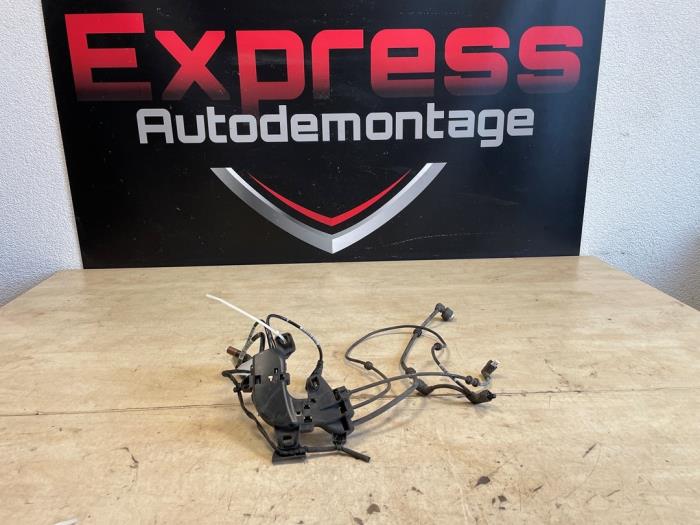 Begagnade ABS-sensor Mercedes E (C238) E-300 2.0 Turbo 16V Pris på förfrågan erbjuds av Express Autodemontage