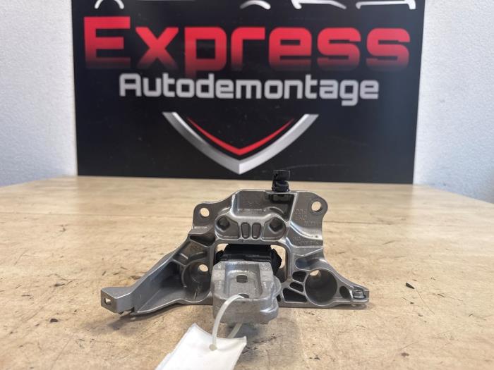 Usagé Support moteur Peugeot 208 II (UB/UH/UP) 1.2 Hybrid 136 Prix € 19,00 Règlement à la marge proposé par Express Autodemontage