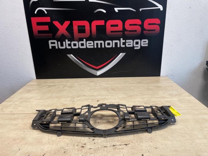 Gebrauchte Grillhalter Toyota Prius (ZVW3) 1.8 16V Preis auf Anfrage angeboten von Express Autodemontage