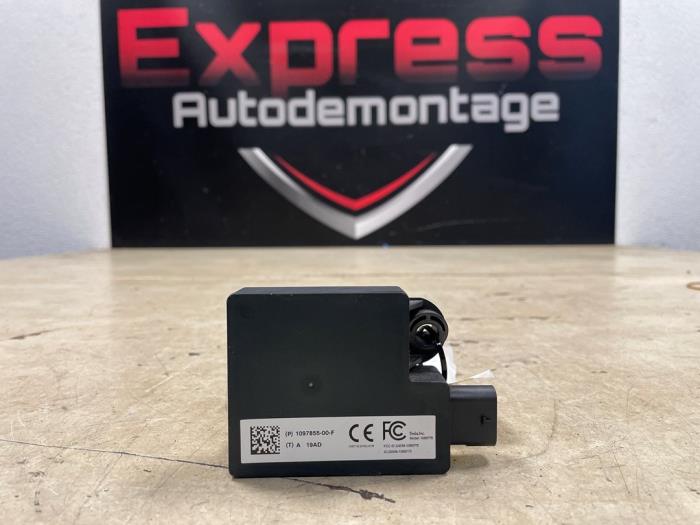 Begagnade Däcktrycksmodul Tesla Model 3 Long Range AWD 75 kWh Pris € 18,00 Marginaltabell erbjuds av Express Autodemontage