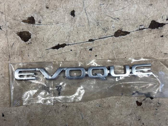 Używane Emblemat Landrover Range Rover Evoque (LVJ/LVS) 2.2 TD4 16V 5-drs. Cena na żądanie oferowane przez Express Autodemontage