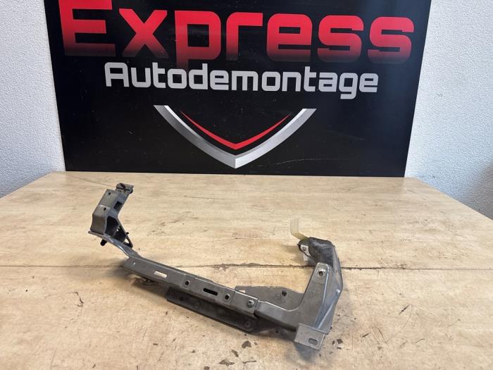 Begagnade Framdelsstöd Landrover Range Rover Velar (LY) 2.0 D180 AWD Pris på förfrågan erbjuds av Express Autodemontage
