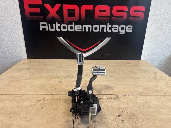 Gebrauchte Pedale Set Peugeot 208 II (UB/UH/UP) 1.2 Hybrid 136 Preis € 100,00 Margenregelung angeboten von Express Autodemontage