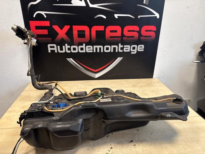 Begagnade Tank Skoda Octavia Combi (NXAC) 1.0 TSI e-TEC 12V Pris € 150,00 Marginaltabell erbjuds av Express Autodemontage