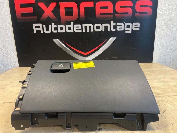 Begagnade Handskfack Landrover Range Rover Velar (LY) 2.0 D180 AWD Pris € 95,00 Marginaltabell erbjuds av Express Autodemontage