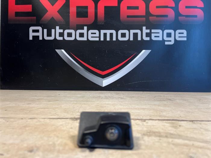 Begagnade Backkamera Landrover Range Rover Velar (LY) 2.0 D180 AWD Pris € 170,00 Marginaltabell erbjuds av Express Autodemontage