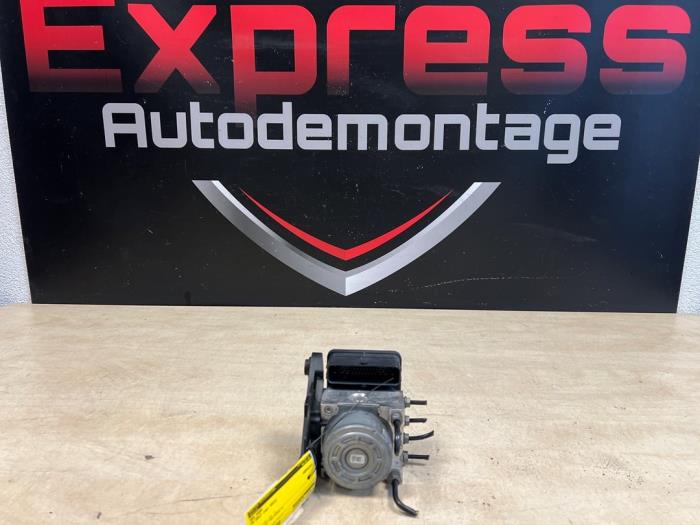 Usagé Bloc ABS Volkswagen Golf VII (AUA) 1.4 TSI 16V Prix € 35,00 Règlement à la marge proposé par Express Autodemontage