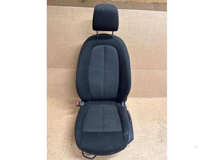Używane Fotel lewy BMW 1 serie (F40) 116d 1.5 12V TwinPower Cena € 181,50 Z VAT oferowane przez Express Autodemontage