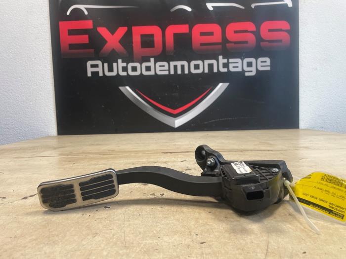 Begagnade Gaspedal Landrover Range Rover Velar (LY) 2.0 D240 AWD Pris € 55,00 Marginaltabell erbjuds av Express Autodemontage