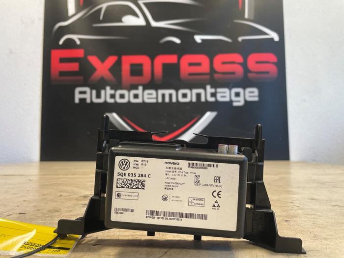 Używane Modul Bluetooth Volkswagen Passat Variant (3G5) 1.4 GTE 16V Cena € 39,00 Procedura marży oferowane przez Express Autodemontage