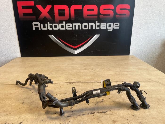 Begagnade Vattenrör Volkswagen Passat Variant (3G5) 1.4 GTE 16V Pris € 55,00 Marginaltabell erbjuds av Express Autodemontage