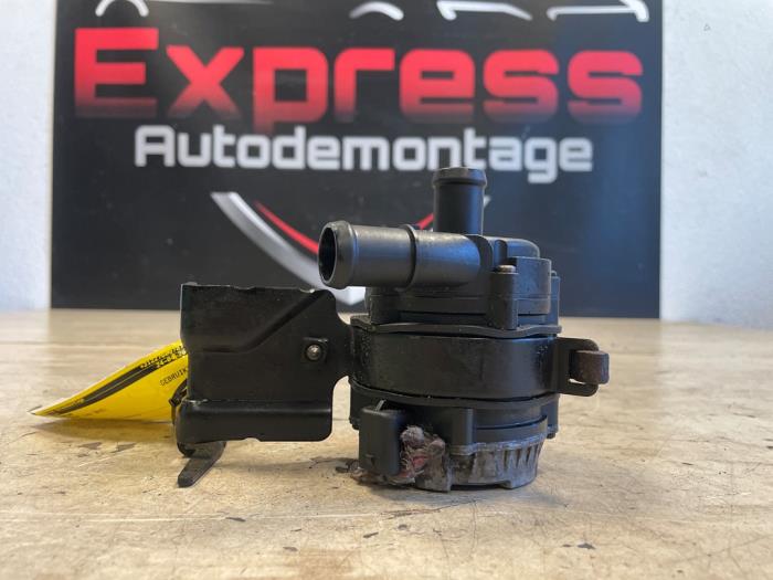 Begagnade Vattenpump Volkswagen Passat Variant (3G5) 1.4 GTE 16V Pris € 25,00 Marginaltabell erbjuds av Express Autodemontage