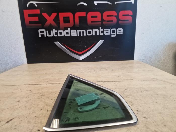 Usados Ventanilla triangular izquierda detrás Seat Ateca (5FPX) 1.5 TSI 16V Precio € 100,00 Norma de margen ofrecido por Express Autodemontage