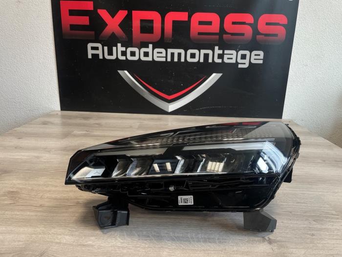 Używane Reflektor lewy Renault Clio V (RJAB) 1.0 TCe 100 12V Cena € 665,00 Procedura marży oferowane przez Express Autodemontage