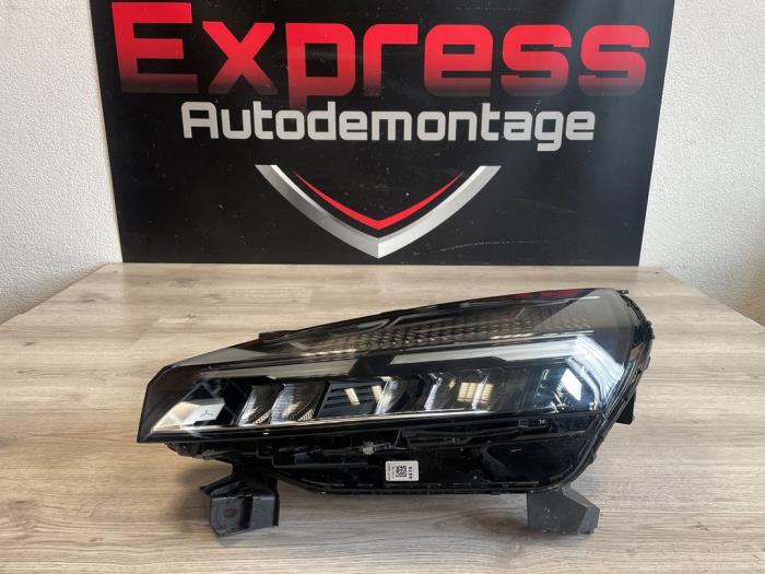 Używane Reflektor lewy Renault Clio V (RJAB) 1.0 TCe 100 12V Cena € 665,00 Procedura marży oferowane przez Express Autodemontage